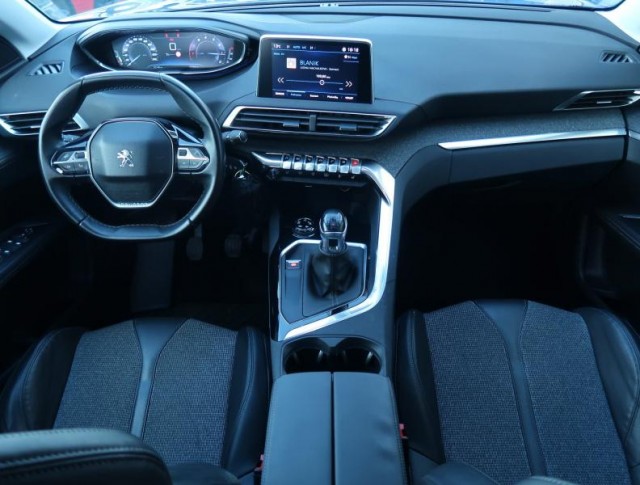 Peugeot 3008  1.2 PureTech Allure