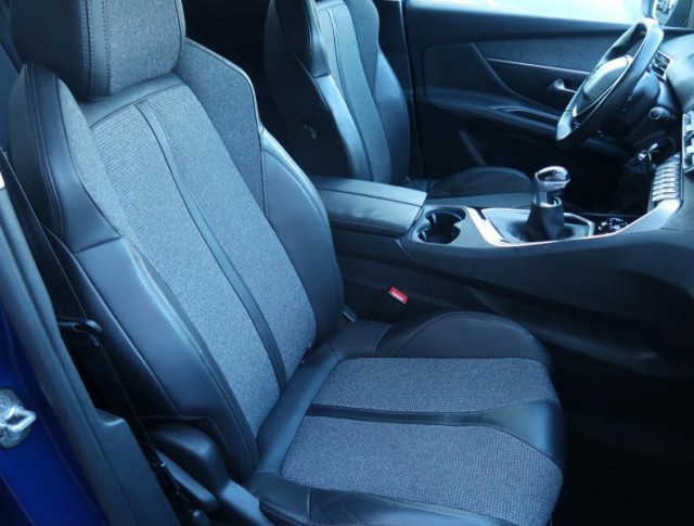 Peugeot 3008  1.2 PureTech Allure