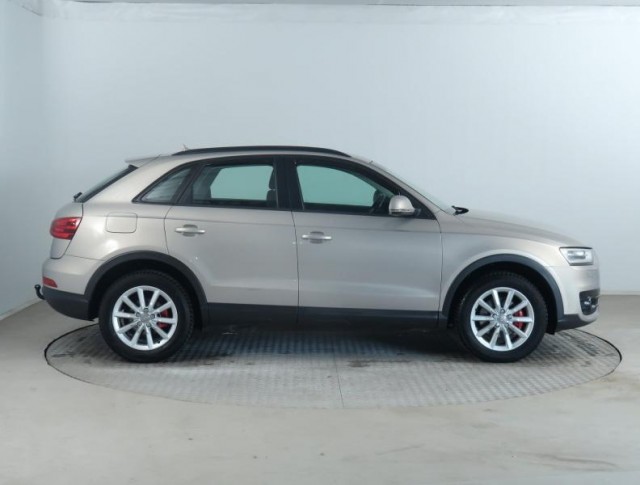 Audi Q3  2.0 TDI basis