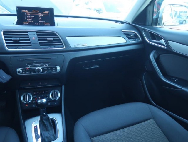 Audi Q3  2.0 TDI basis