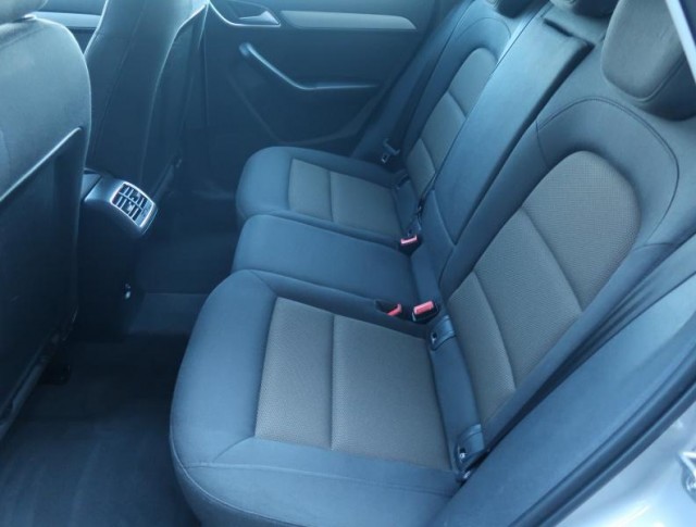 Audi Q3  2.0 TDI basis