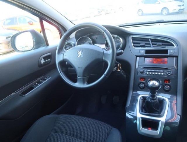 Peugeot 5008  1.6 HDi 