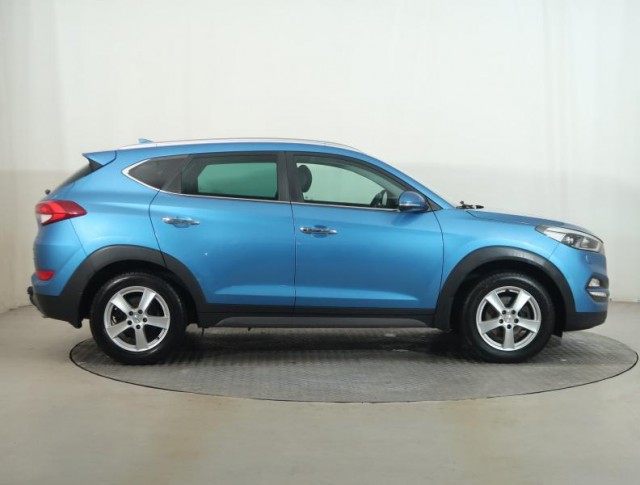 Hyundai Tucson  2.0 CRDi Trikolor