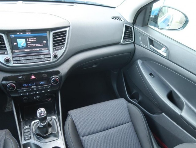 Hyundai Tucson  2.0 CRDi Trikolor