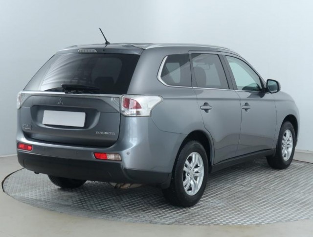 Mitsubishi Outlander  2.0 