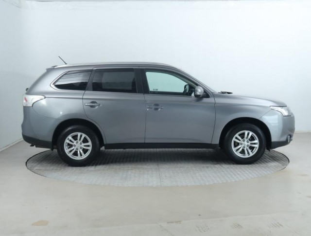 Mitsubishi Outlander  2.0 