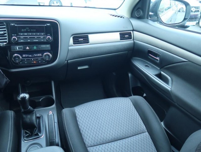 Mitsubishi Outlander  2.0 