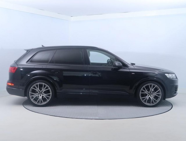 Audi Q7  3.0 TDI S-Line