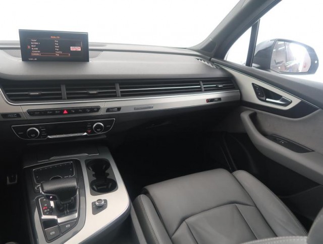 Audi Q7  3.0 TDI S-Line