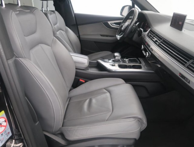 Audi Q7  3.0 TDI S-Line