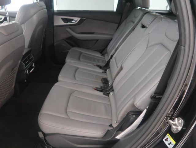 Audi Q7  3.0 TDI S-Line