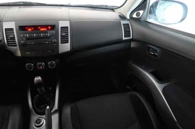 Mitsubishi Outlander  2.2 DI-D 