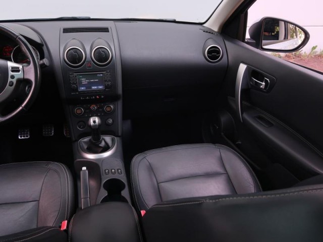 Nissan Qashqai  1.6 