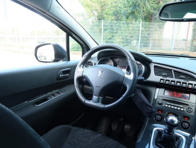 Peugeot 3008  2.0 HDi 