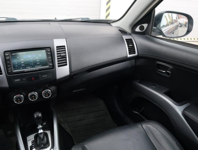 Mitsubishi Outlander  2.2 DI-D 