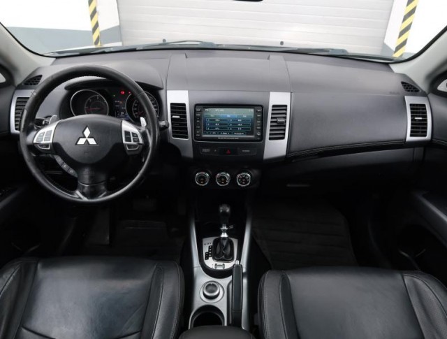 Mitsubishi Outlander  2.2 DI-D 