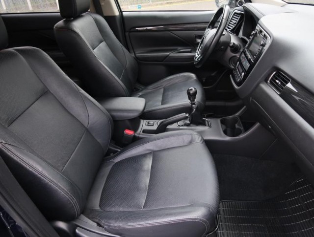 Mitsubishi Outlander  2.2 DI-D 