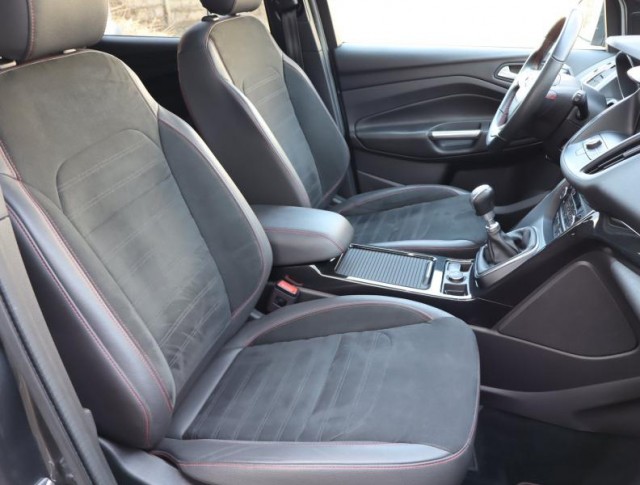 Ford Kuga  2.0 TDCi ST-Line