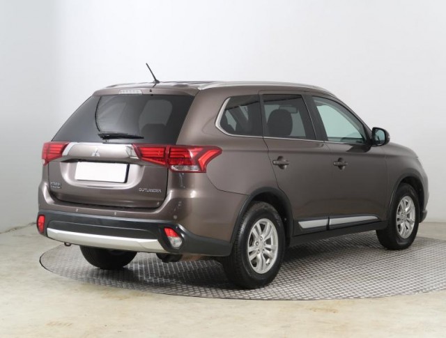Mitsubishi Outlander  2.0 