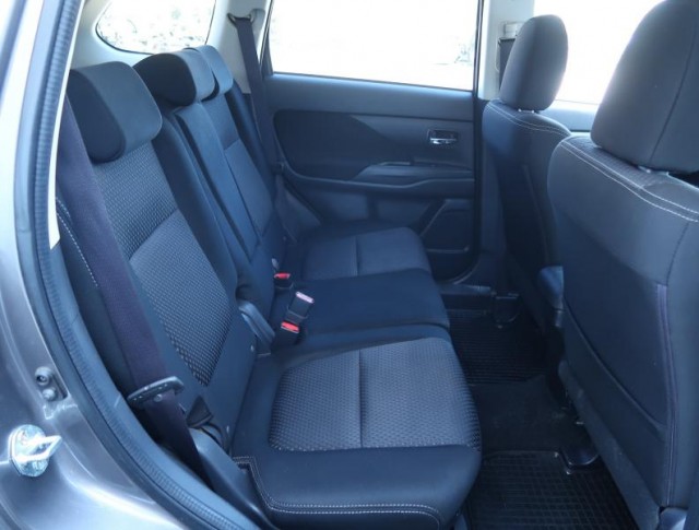 Mitsubishi Outlander  2.0 
