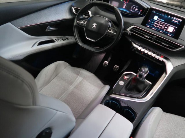 Peugeot 3008  1.2 PureTech Allure