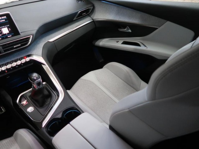 Peugeot 3008  1.2 PureTech Allure
