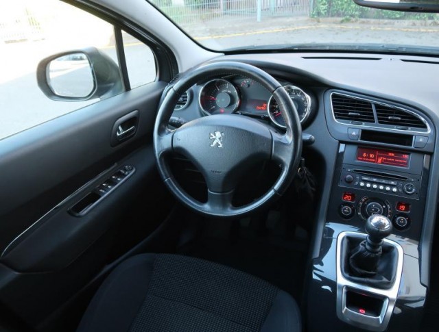 Peugeot 5008  1.6 HDi 