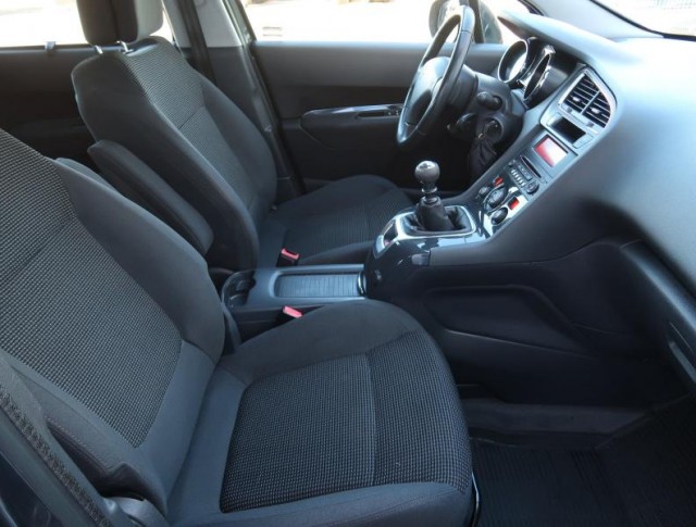 Peugeot 5008  1.6 HDi 