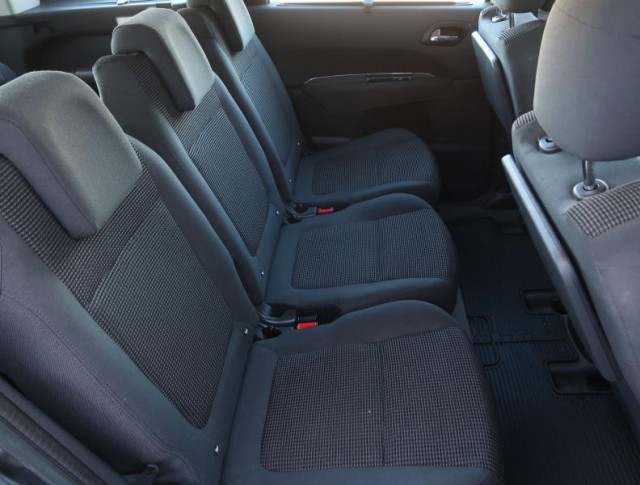 Peugeot 5008  1.6 HDi 