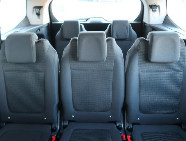 Peugeot 5008  1.6 HDi 