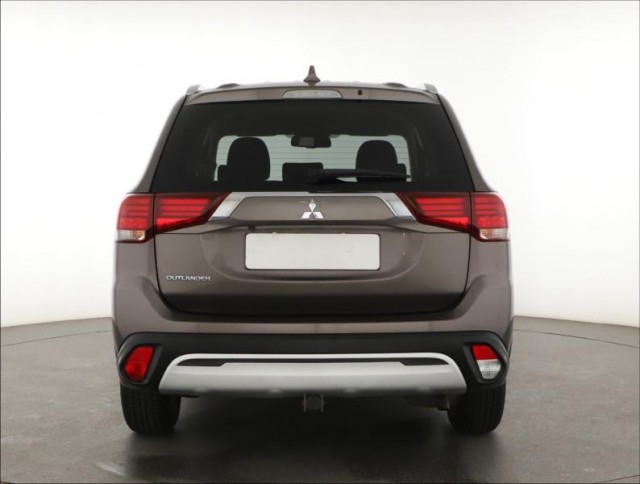 Mitsubishi Outlander  2.0 Intense