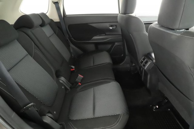Mitsubishi Outlander  2.0 Intense