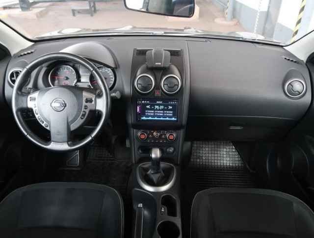 Nissan Qashqai  1.6 