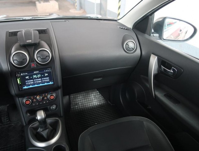 Nissan Qashqai  1.6 
