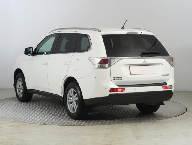 Mitsubishi Outlander  2.0 