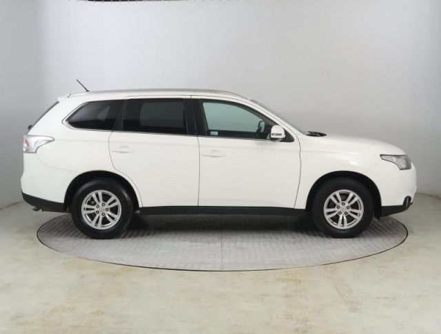 Mitsubishi Outlander  2.0 