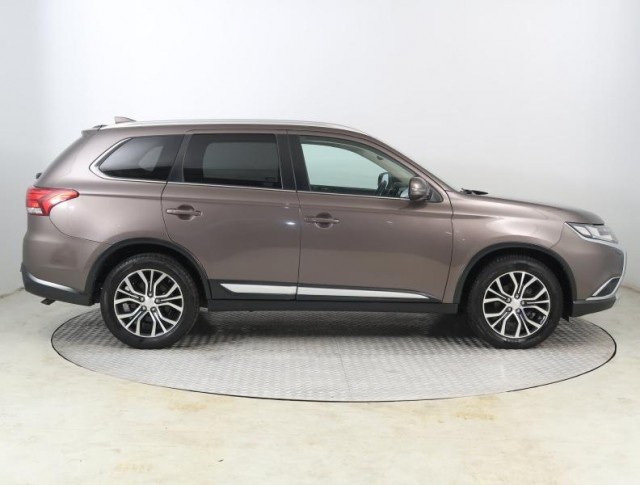 Mitsubishi Outlander  2.2 DI-D 