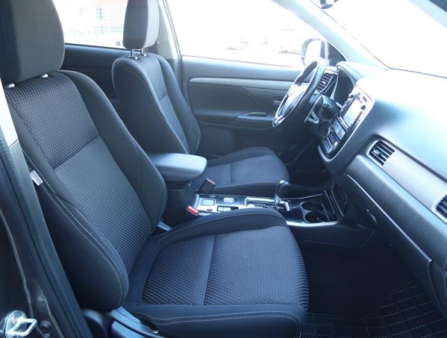 Mitsubishi Outlander  2.2 DI-D 