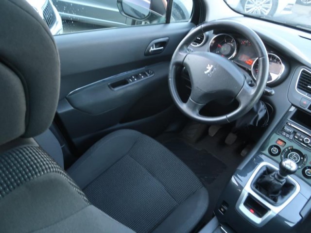 Peugeot 5008  1.6 HDi 