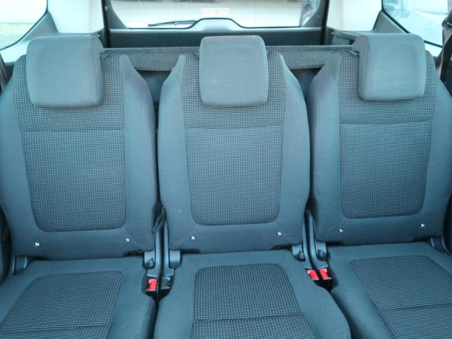 Peugeot 5008  1.6 HDi 