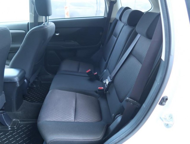 Mitsubishi Outlander  2.0 