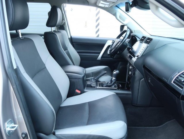 Toyota Land Cruiser  2.8 D-4D 