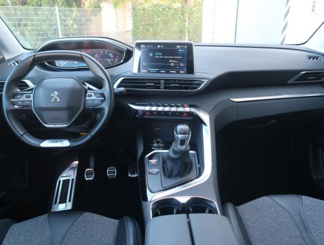 Peugeot 3008  1.5 BlueHDi 