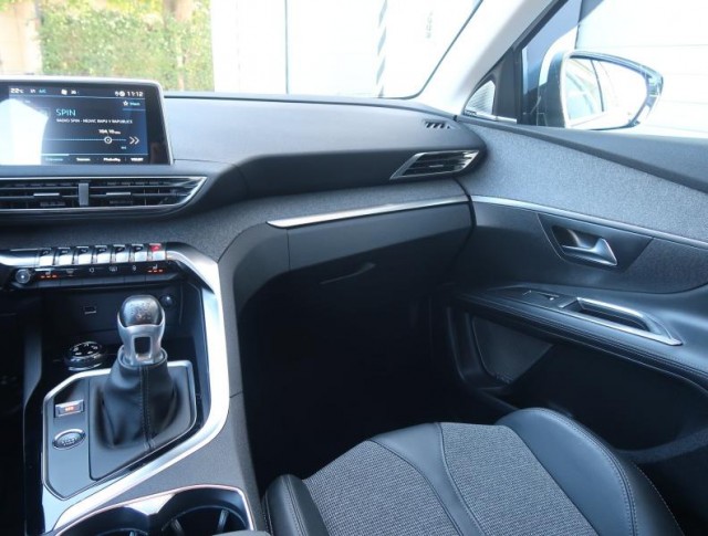 Peugeot 3008  1.5 BlueHDi 