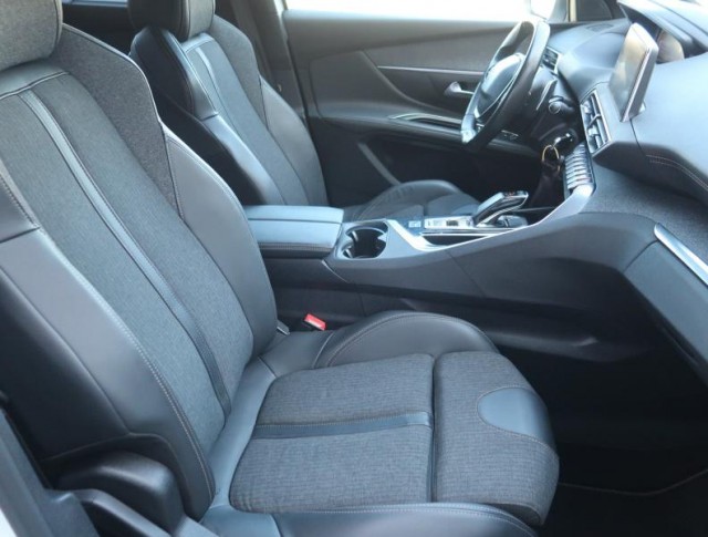 Peugeot 5008  2.0 BlueHDi 