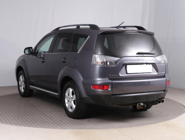 Mitsubishi Outlander  2.2 DI-D Intense