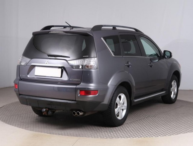 Mitsubishi Outlander  2.2 DI-D Intense