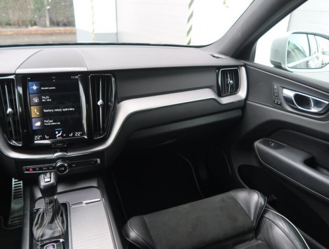 Volvo XC60  T5 AWD R-Design