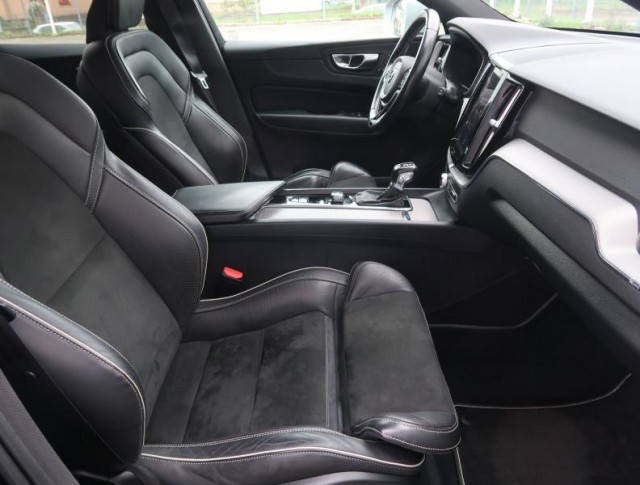 Volvo XC60  T5 AWD R-Design
