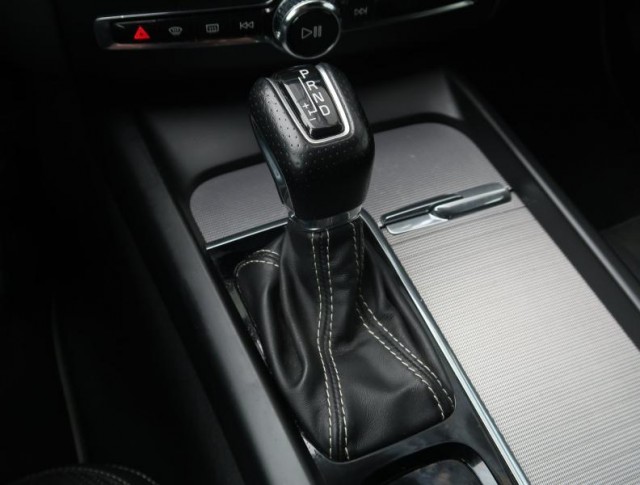 Volvo XC60  T5 AWD R-Design